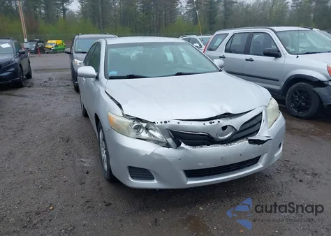 2011 Toyota Camry z USA, uszkodzony, nr VIN 4T1BF3EK3BU676288